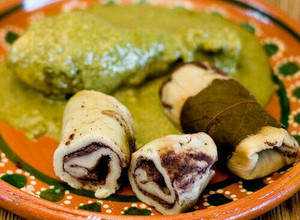 Una foto de Tamales de frijol negro