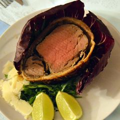 A picture of Beef Wellington.