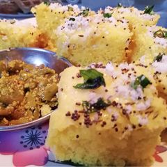 A picture of Nylon khaman.