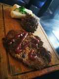 Bistek a la plancha con lentejas y palmitos