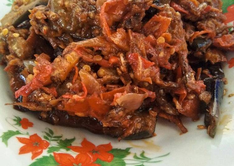 Langkah Mudah untuk Menyiapkan Sambal terong teri mantap, Bikin Ngiler