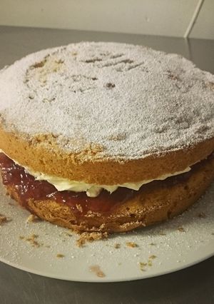 A picture of Victoria Sponge Cake.