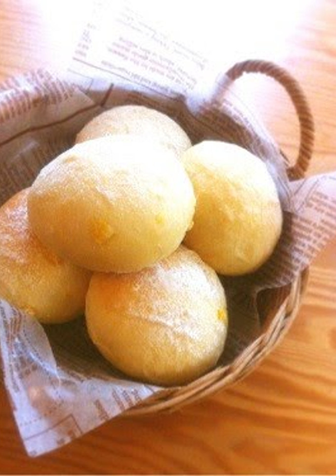 A picture of Soft Bread with Corn.