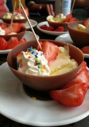 A picture of Chocolate balloon bowl.
