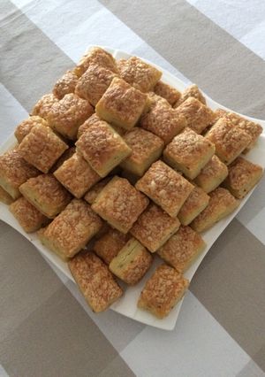 Medvehagymás túrós kocka recept fotója
