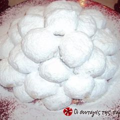A picture of Kourabiedes by Akis.