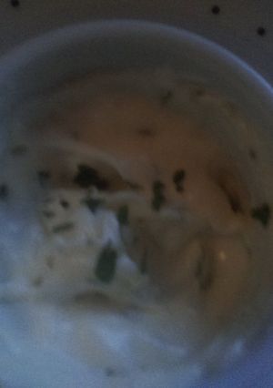 A picture of Mandys easy garlic mayo.
