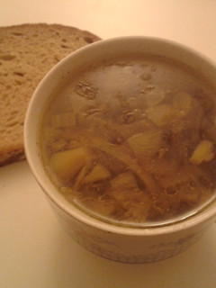 A picture of Czech onion soup 'Tsibulachka'.