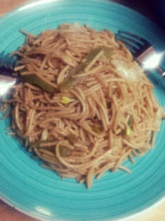 A picture of Fast homemade chow mein.