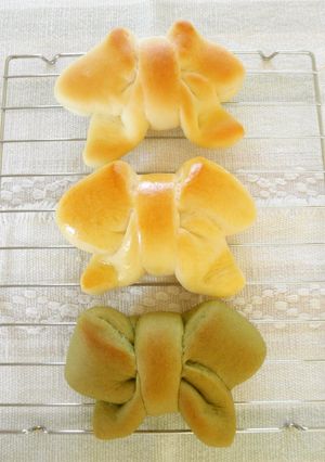 A picture of Cute Shape Bow Bread.