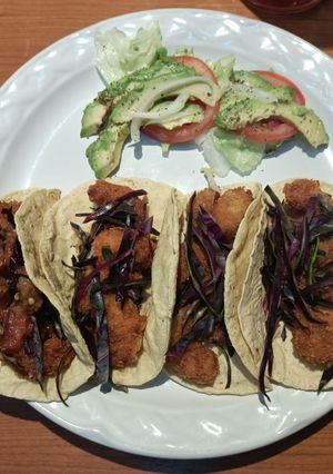 Una foto de Tacos de camarón empanizado