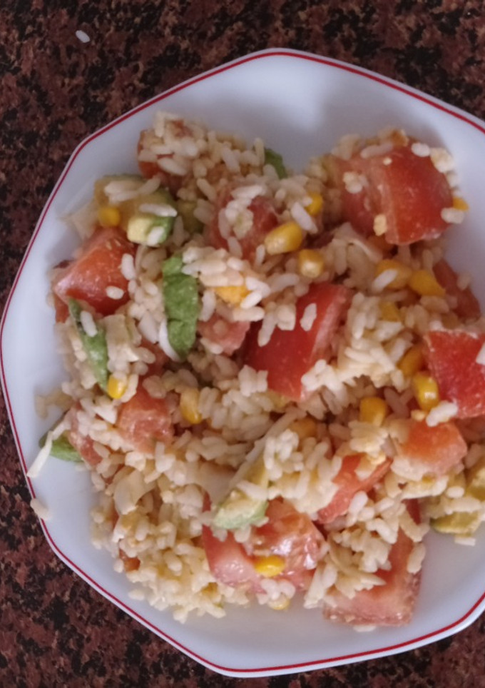 Una foto de Ensalada de Arroz y Salmón Ahumado