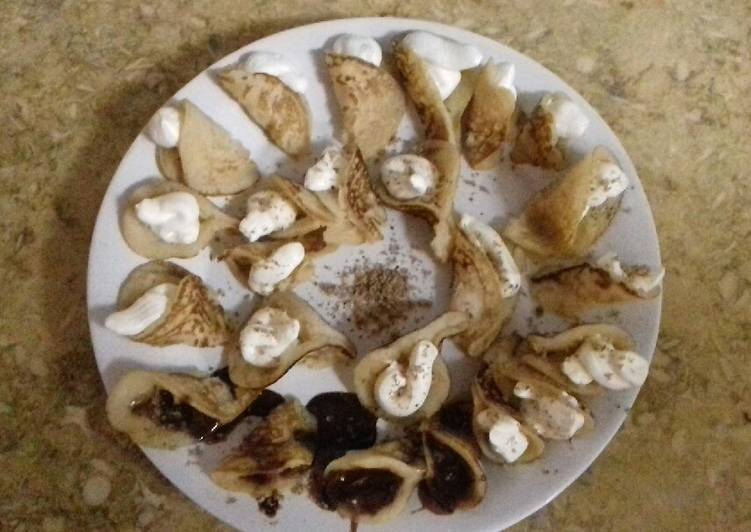 قطايف بالنوتيلا والكريمه