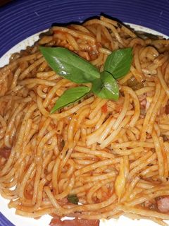 Una foto de Espaguetis 🍝 con jamón y queso 🧀