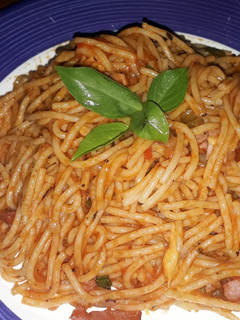 Una foto de Espaguetis 🍝 con jamón y queso 🧀