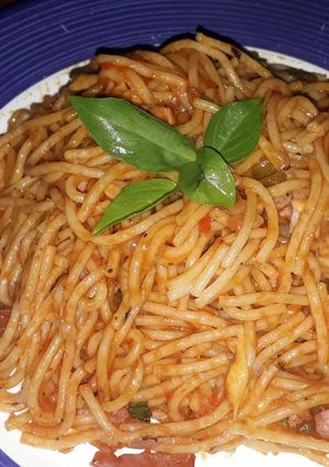 Una foto de Espaguetis 🍝 con jamón y queso 🧀