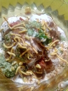 दही भल्ला (Dahi bhalla recipe in hindi) रेसिपी मुख्य फोटो