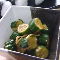 A picture of Shake-Shake Cucumber Pickles.
