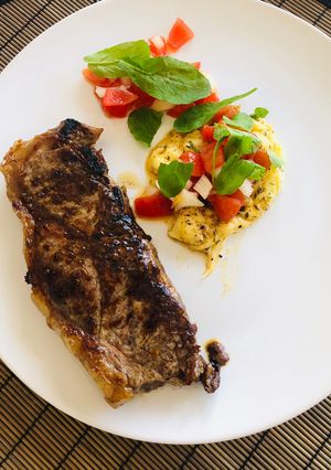 Una foto de Keto - Bifes de Chorizo con provoleta a la criolla 🇦🇷🇦🇷🇦🇷🇦🇷🇦🇷🤗🤗🤗