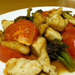 A picture of Chicken Tenders, Tomatoes, and Broccoli.