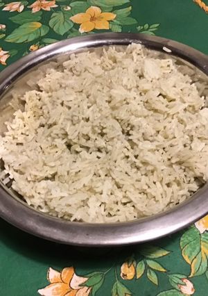 Une photo de Riz à la cardamome et molokhia