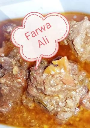 A picture of Bhuna Gosht with gravy.