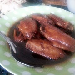 A picture of Easy Chinese dark sauce chicken wings.