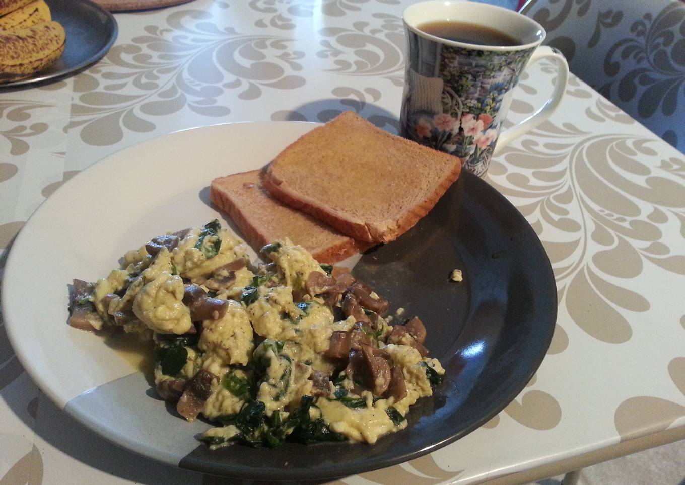 Spinach mushroom scrambled egg
