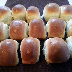 A picture of Yeast Rolls.