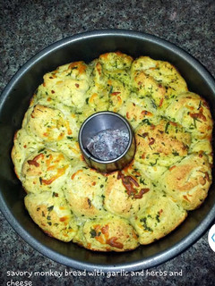 A picture of savoury monkey bread with garlic and herps.