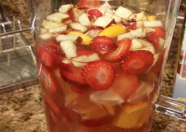 Easiest Way to Make Homemade Fruity Sangria