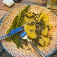 Truffle tortellini with creamy mushroom and sage sauce, and asparagus side A picture of Truffle tortellini with creamy mushroom and sage sauce, and asparagus side.