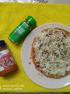 ખાખરા પીઝા (Khakhara Pizza Recipe In Gujarati) રેસીપી મુખ્ય ફોટો