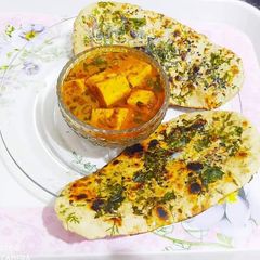 Kadai paneer with naan A picture of Kadai paneer with naan.