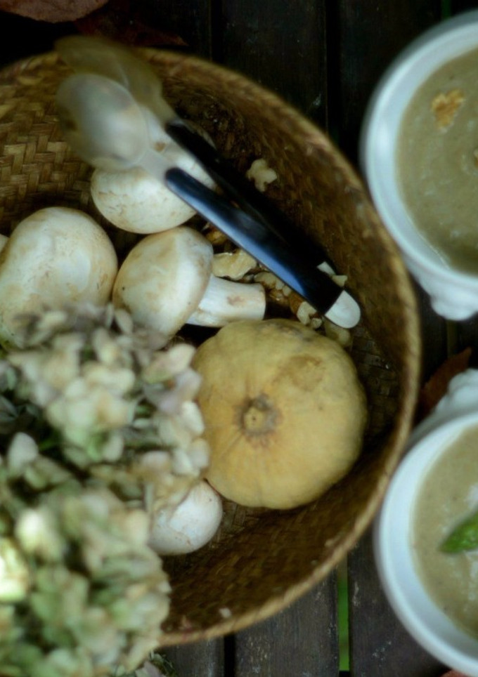 Una foto de Crema de champiñones, espárragos y puerros