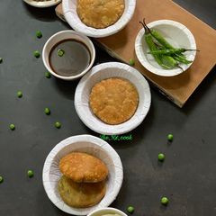 Tuvar matar lilva ni kachori pigeon beans kachori hare tuvar aur matar ki kachori A picture of Tuvar matar lilva ni kachori pigeon beans kachori hare tuvar aur matar ki kachori.
