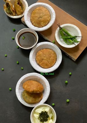 A picture of Tuvar matar lilva ni kachori pigeon beans kachori hare tuvar aur matar ki kachori.
