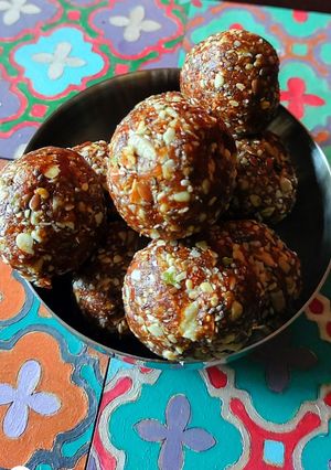 A picture of Mix seeds no sugar laddu.