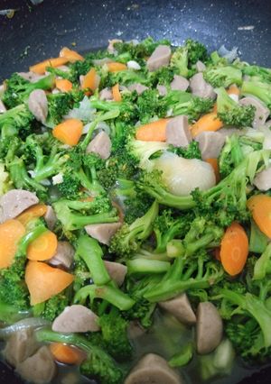 Foto resep Tumis brokoli baso