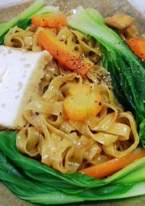 Hình của món Mì Khô Trộn Sốt Thập Cẩm Chay.