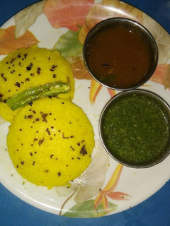 A picture of Idli sambhar.