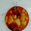Patatas guisadas con costillas de cerdo adobadas