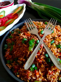 સેઝવાન રાઈસ (Sezwan Rice recipe in gujarati) રેસીપી મુખ્ય ફોટો