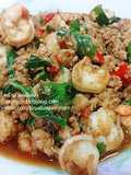 Stir-Fried Basil with Shrimp and Ground Pork
