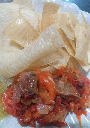 A picture of Yam flakes with sauce.