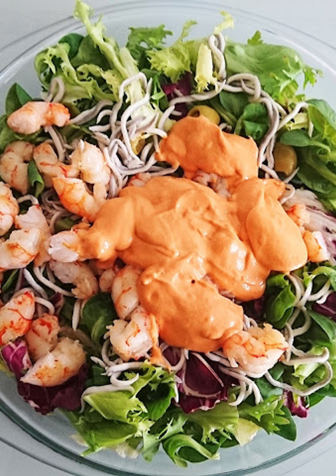 Una foto de Ensalada en salsa rosa