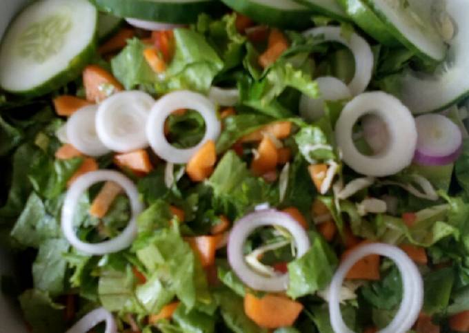 How to Prepare Favorite Simple Salad