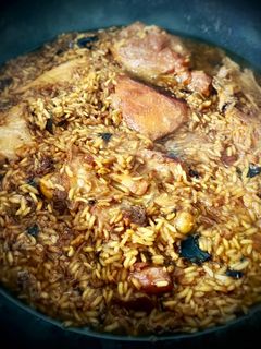 Una foto de Paella de pollo —receta de aprovechamiento—