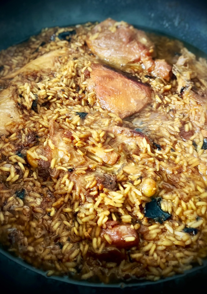 Una foto de Paella de pollo —receta de aprovechamiento—