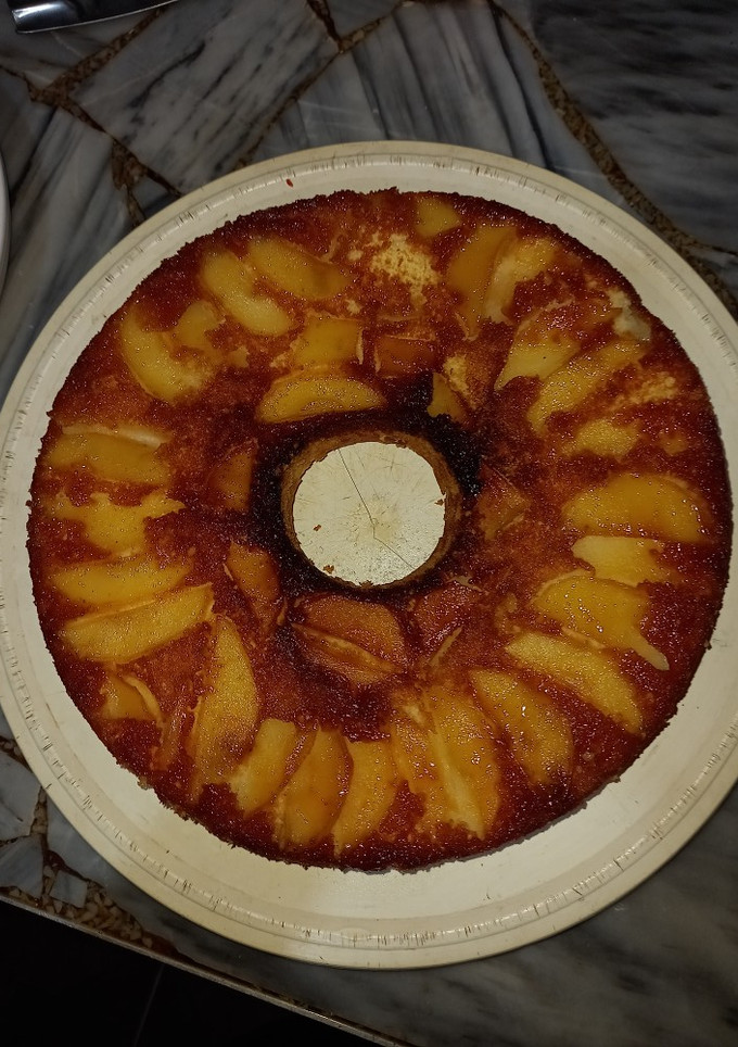 Una foto de Torta de manzanas invertida Fácil y Rica ♡